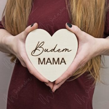 Drevený míľnik "Budem mama"