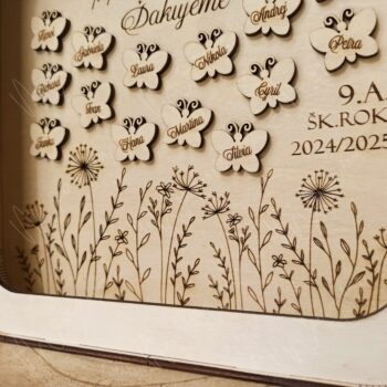 Drevený darček pre učiteľku s personalizovaným gravírovaním – krásna pamiatka od triedy na koniec školského roka.