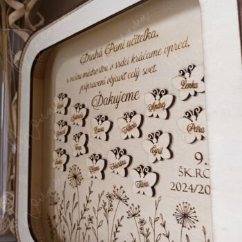 Drevený darček pre učiteľku s personalizovaným gravírovaním – krásna pamiatka od triedy na koniec školského roka.