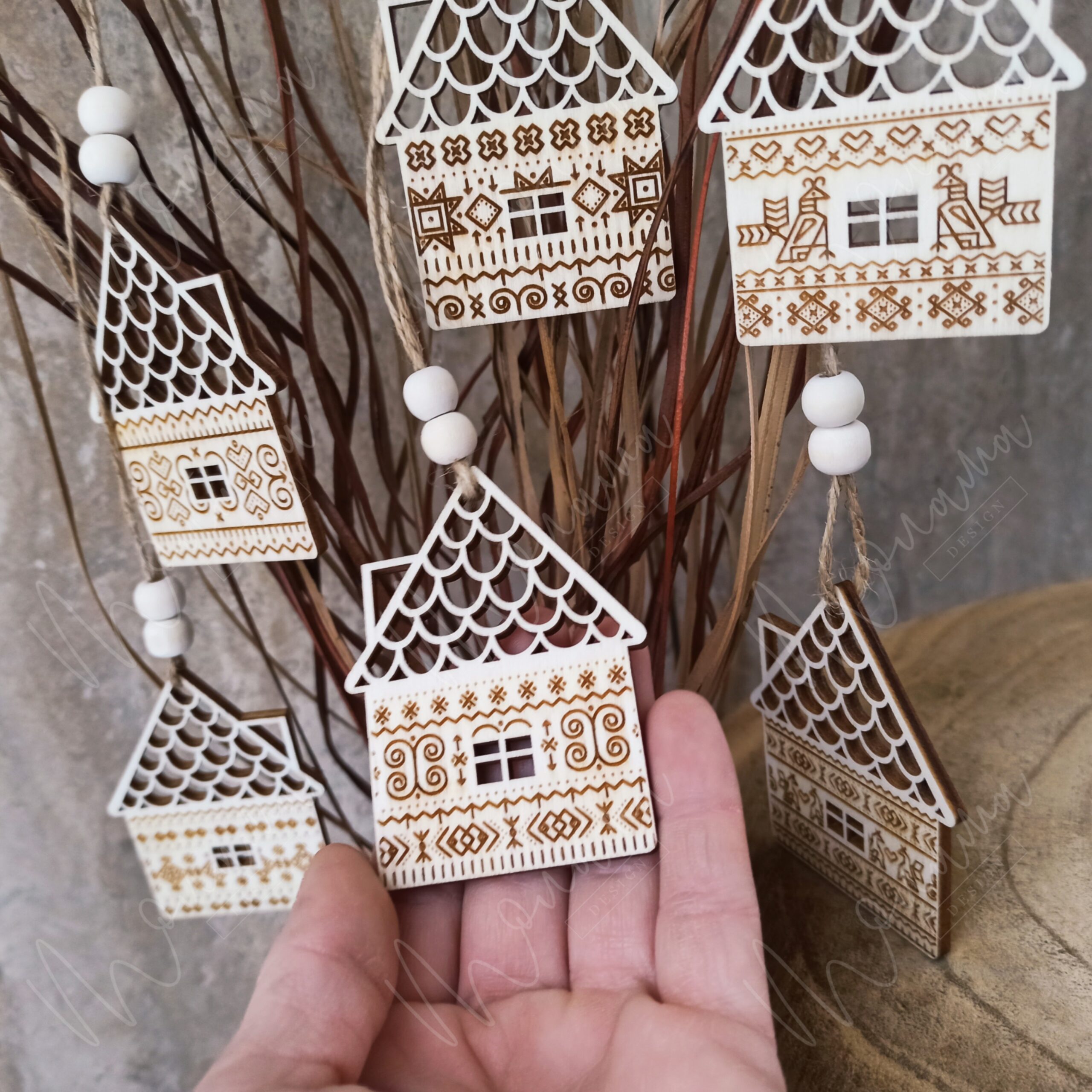 Drevené ozdoby čičmanské domčeky – folklórna dekorácia z dreva