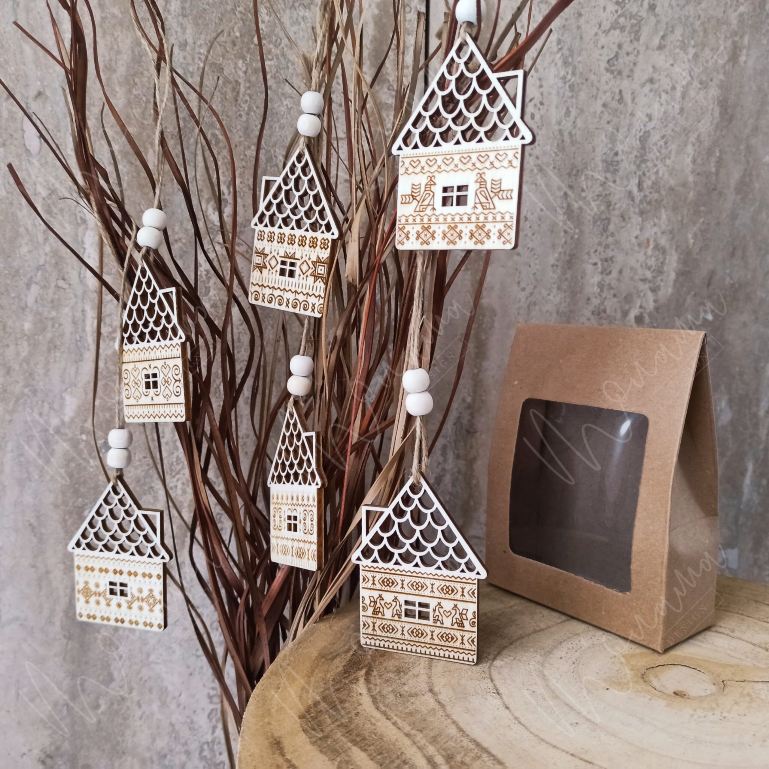 Drevené ozdoby čičmanské domčeky – folklórna dekorácia z dreva