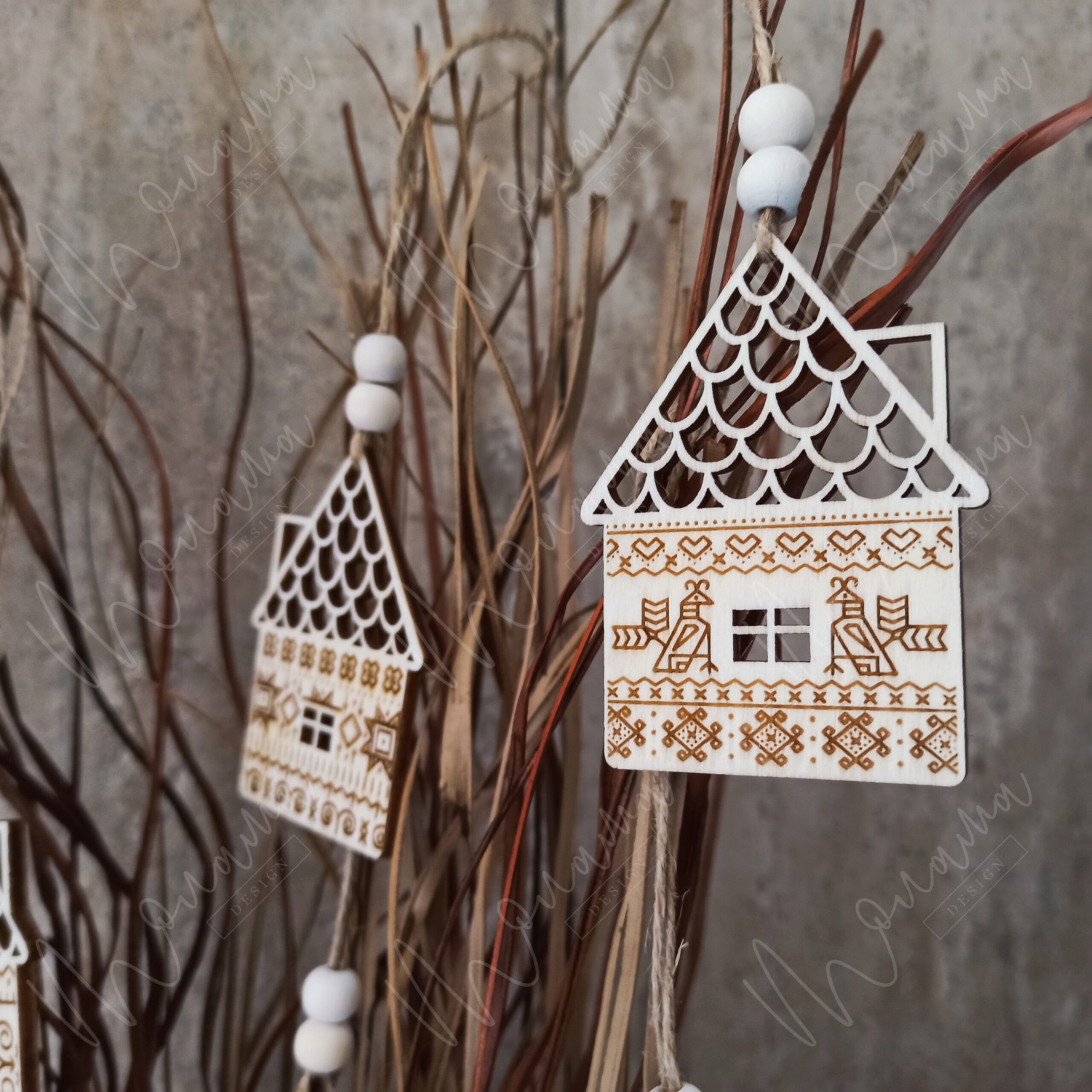 Drevené ozdoby čičmanské domčeky – folklórna dekorácia z dreva