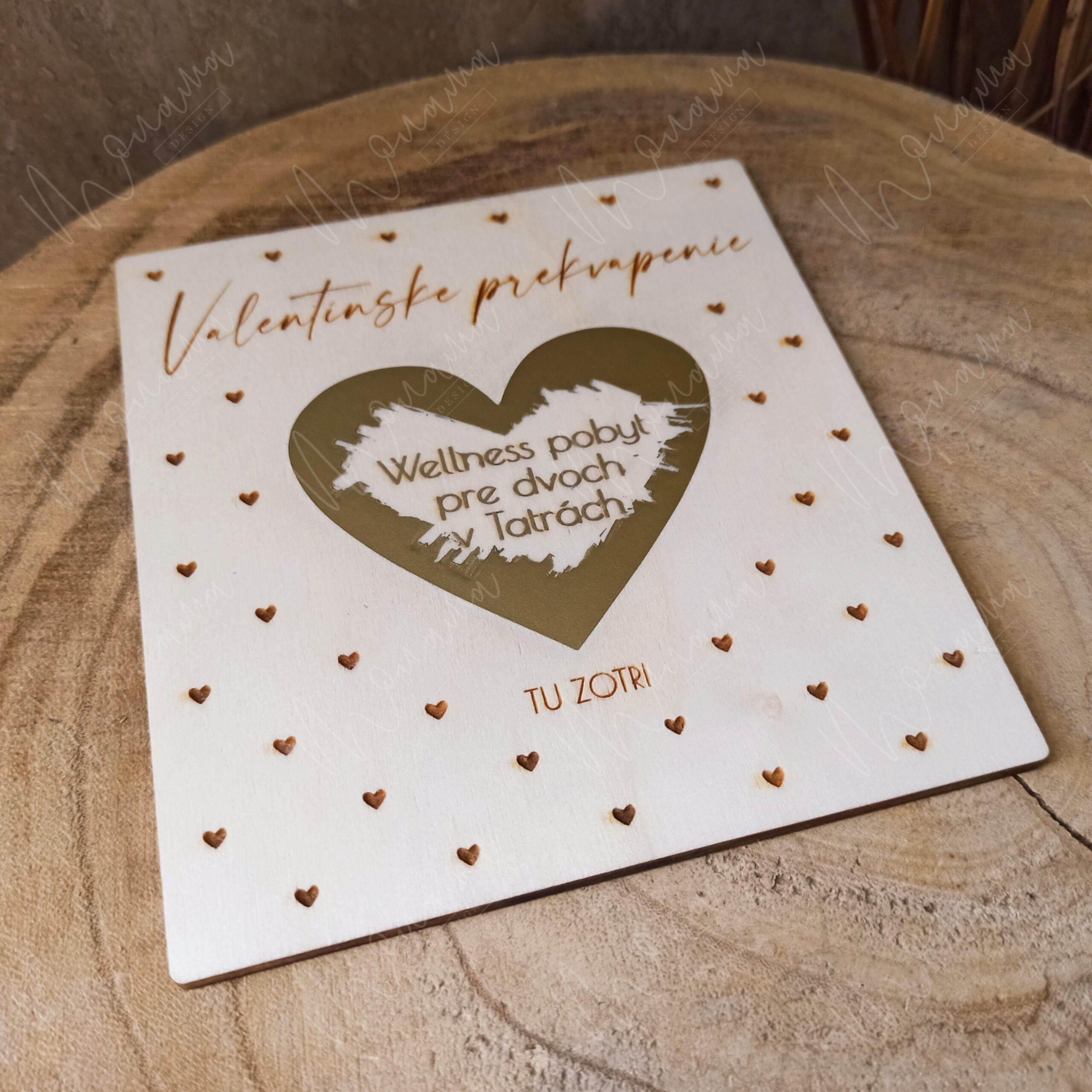 Valentínske prekvapenie stierací žreb z dreva so srdiečkom – tu zotri a odhaľ darček