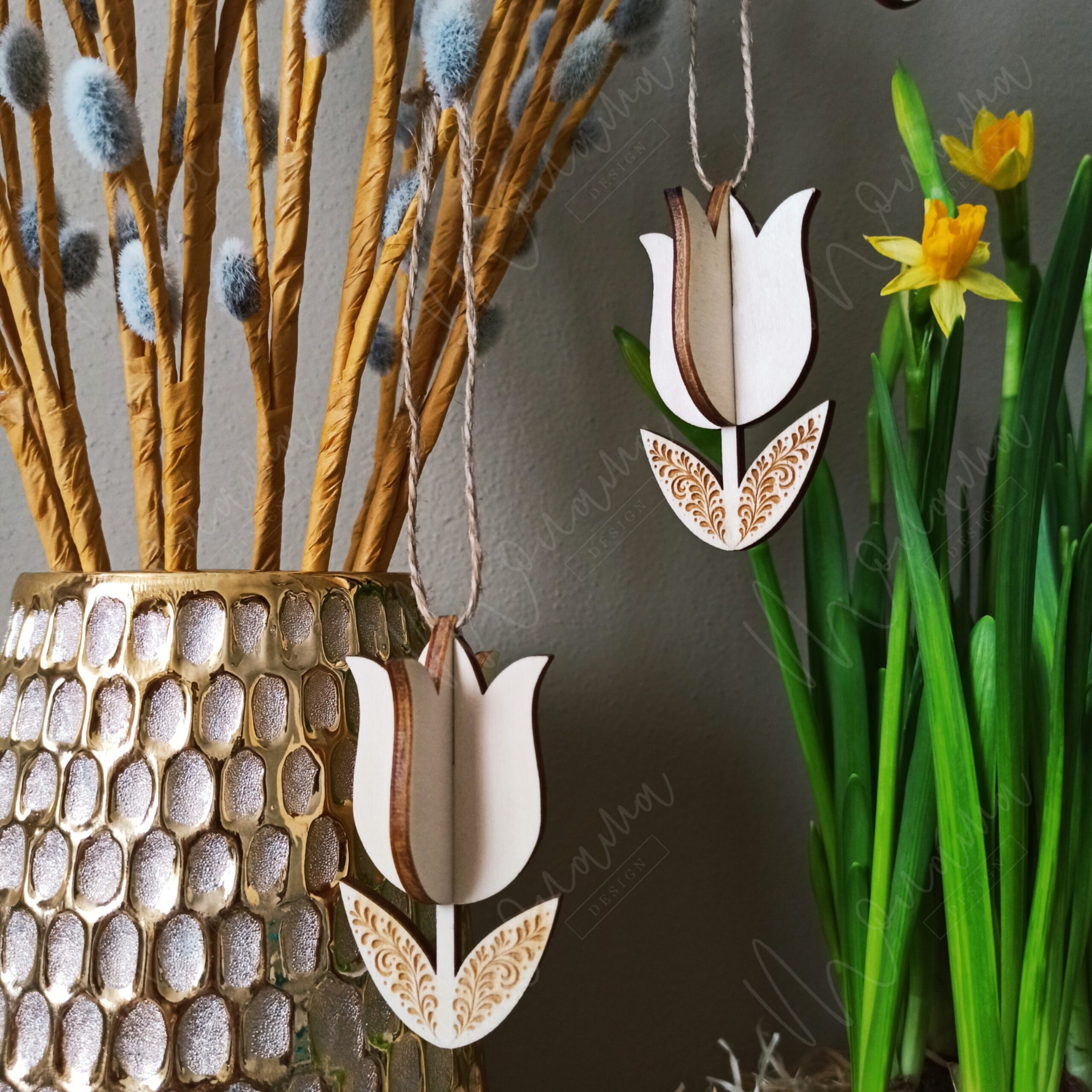 Drevená ozdoba tulipán 3D na zavesenie – jarná dekorácia z dreva