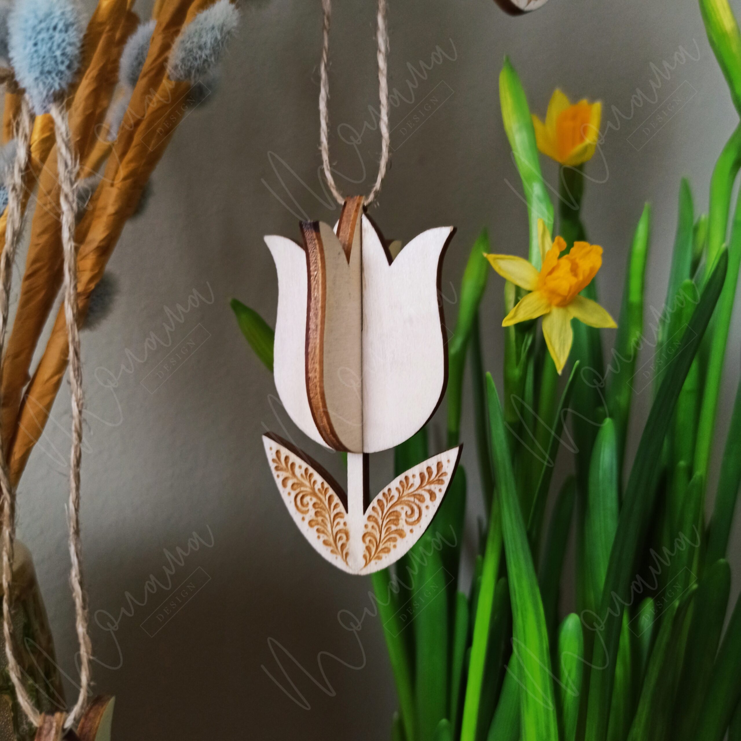 Drevená ozdoba tulipán 3D na zavesenie – jarná dekorácia z dreva
