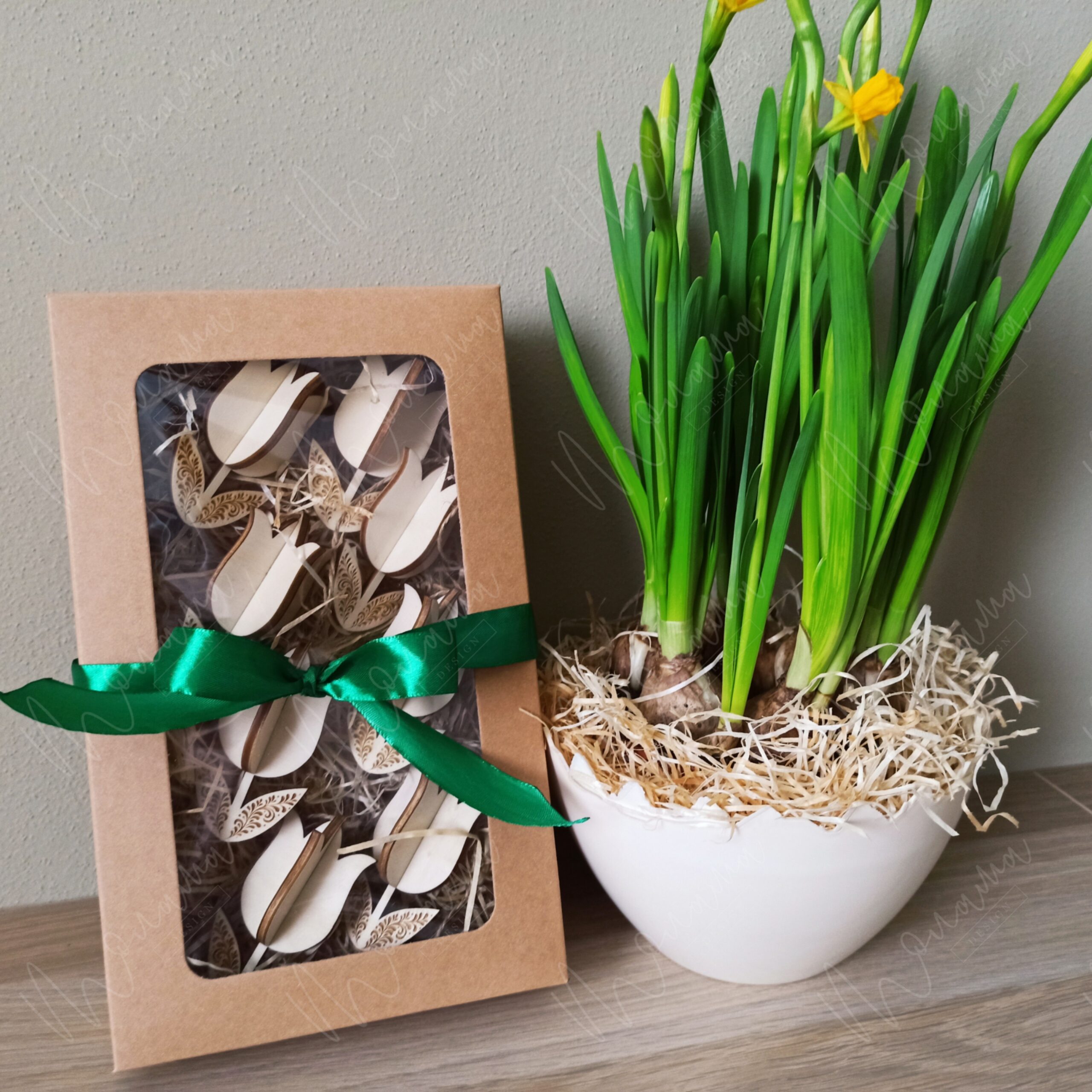 Drevená ozdoba tulipán 3D na zavesenie – jarná dekorácia z dreva