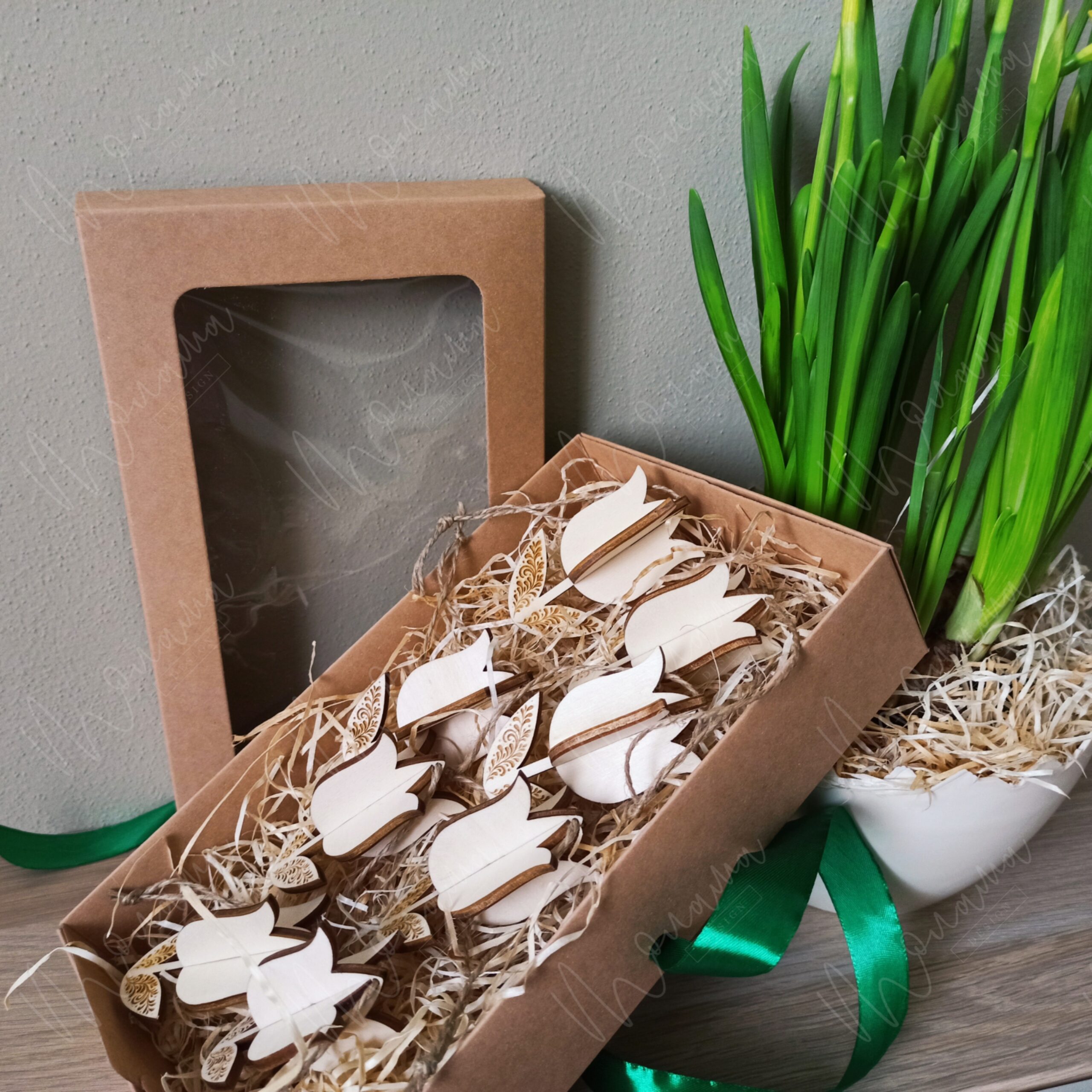 Drevená ozdoba tulipán 3D na zavesenie – jarná dekorácia z dreva