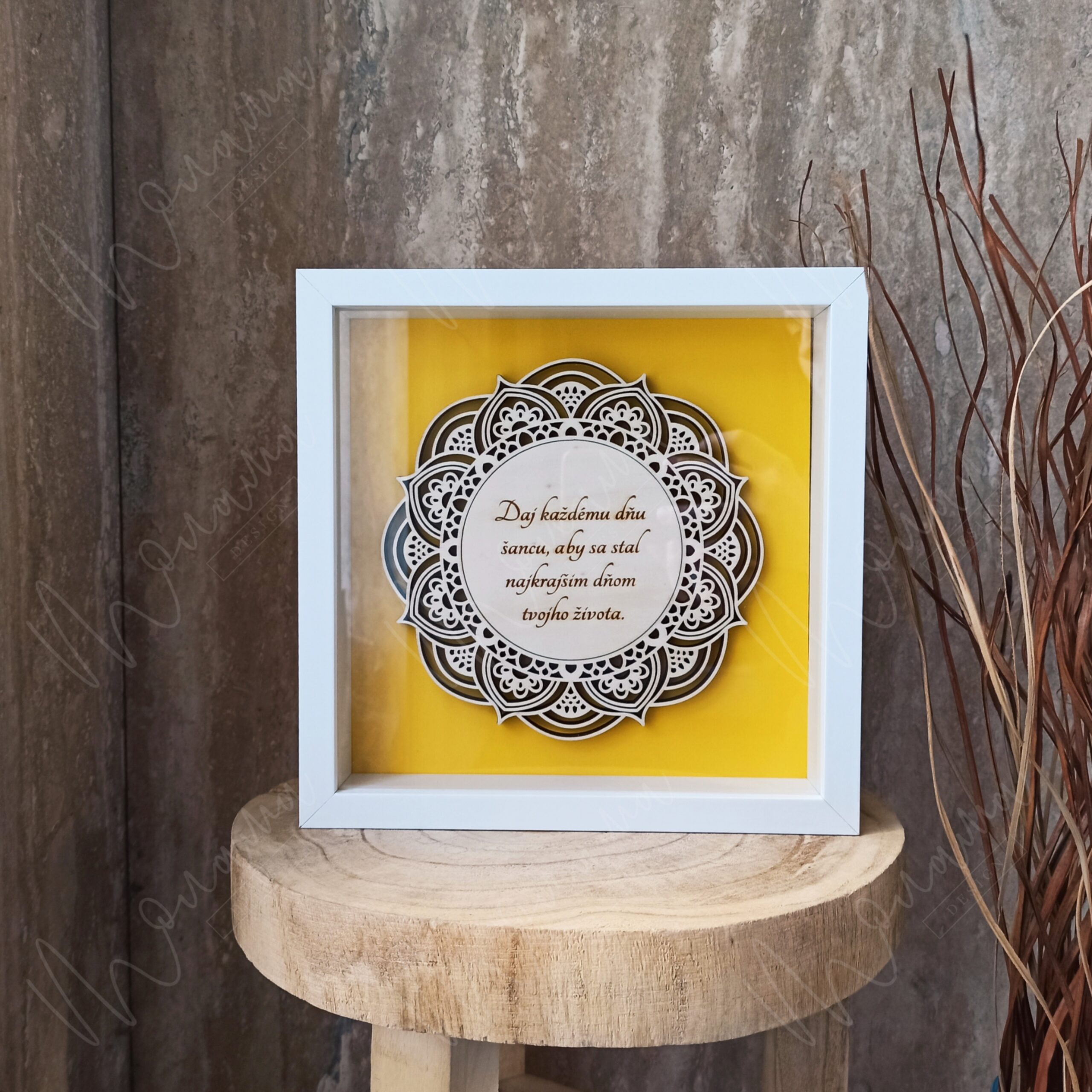 3D rámik s mandalou a citátom z dreva – daj každému dňu šancu, aby sa stal najkrajším dňom