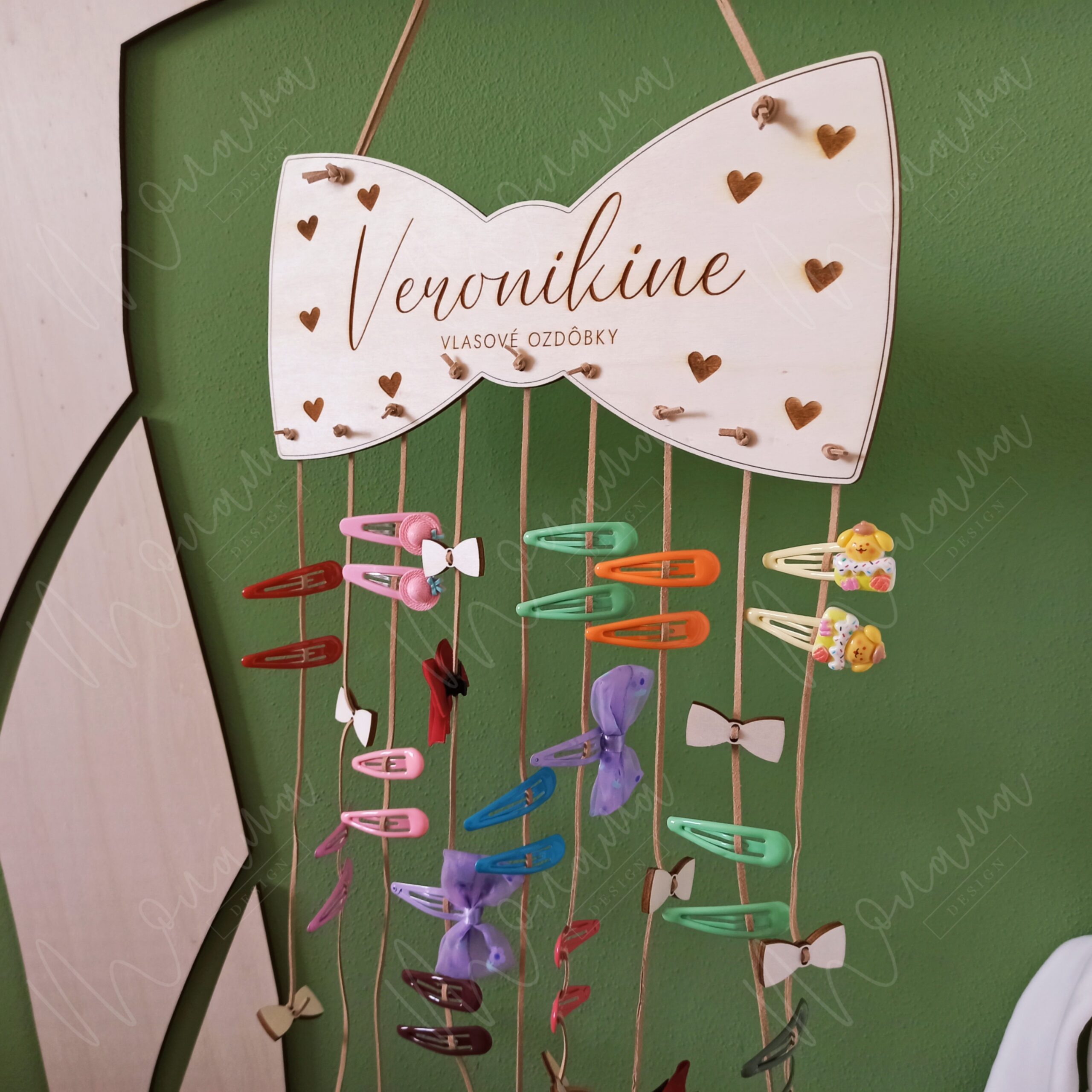 Drevený organizér na vlasové ozdoby s menom 