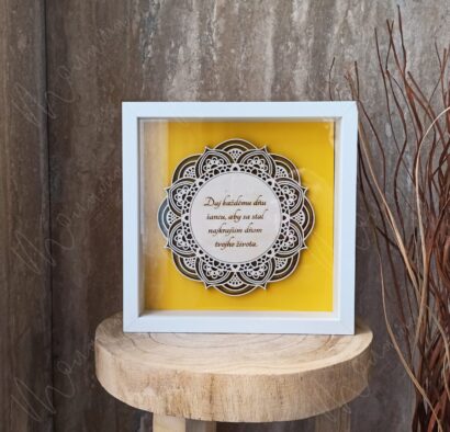 3D rámik s mandalou a citátom z dreva – daj každému dňu šancu, aby sa stal najkrajším dňom