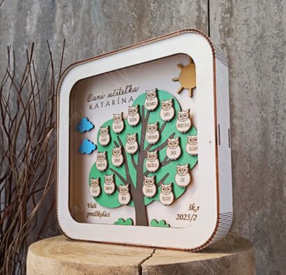 3D poďakovanie pre pani učiteľku s menami detí – strom so sovičkami v ráme, šk. rok 2025/2026